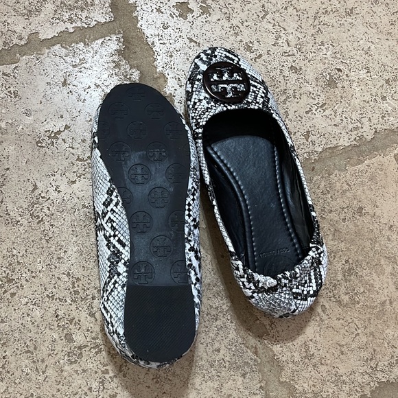 Tory Burch Snake Flats Size 8 black and white - Picture 2 of 14